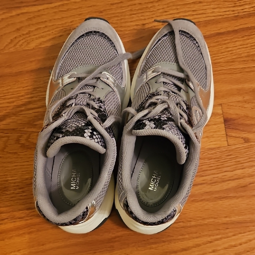✨️MICHAEL Michael Kors Gray and Silver Sneakers - Picture 3 of 5